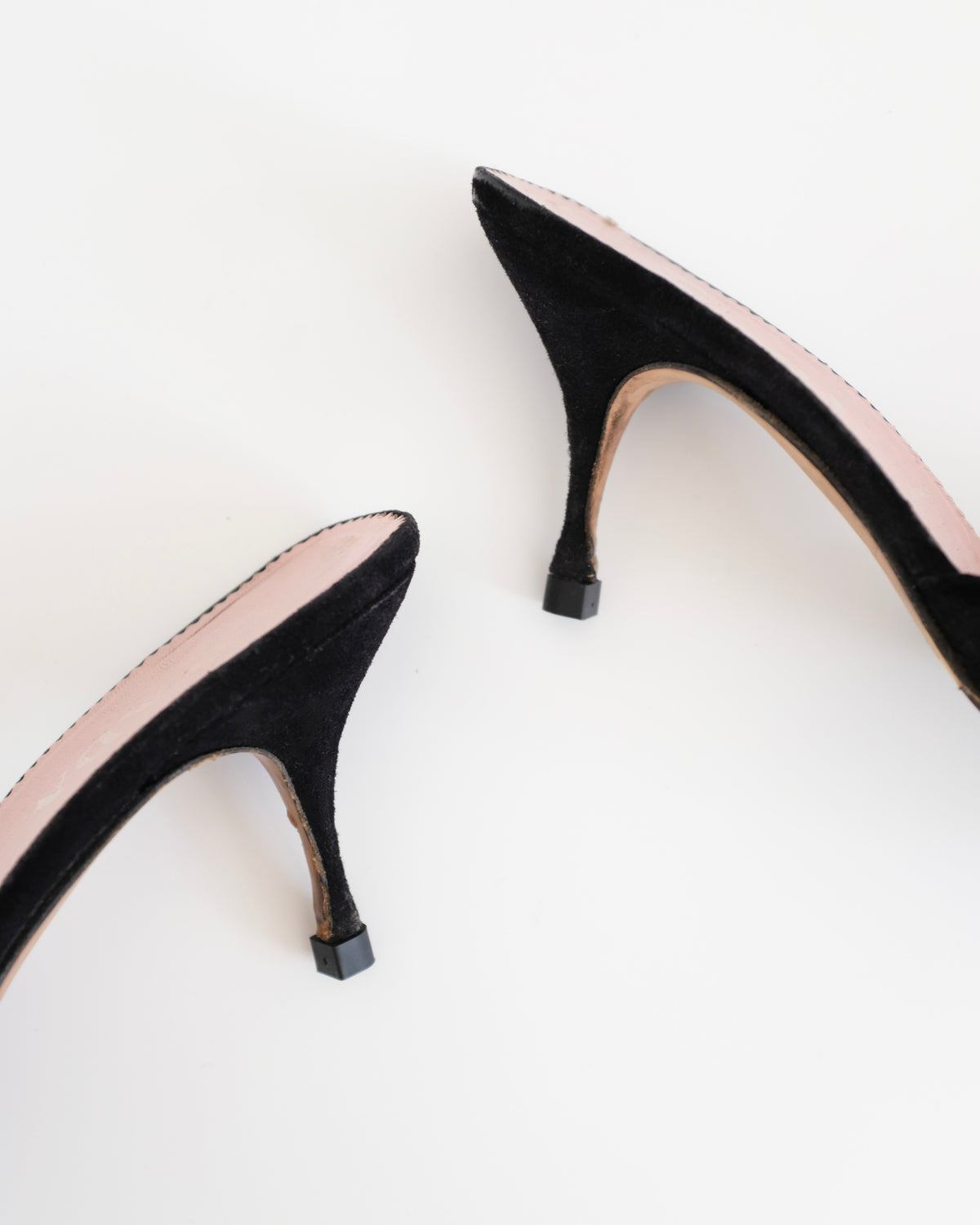 Prada Black Suede Eyelet Kitten Heels (37.5)