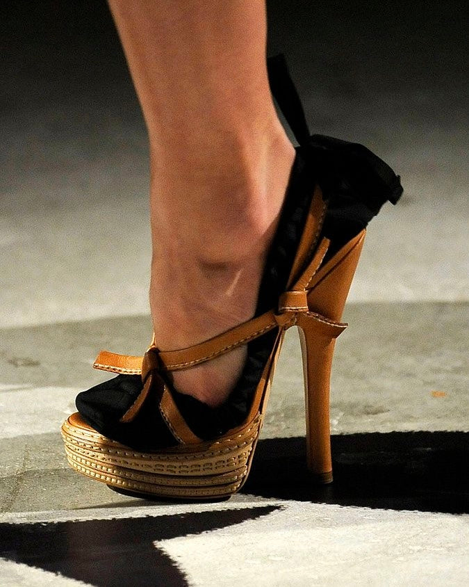 Prada SS2009 Tan Criss Cross Sandals (37.5)